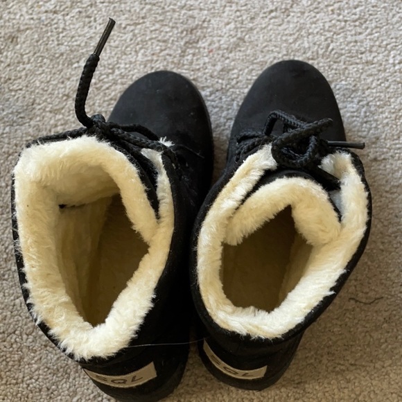 NWOT Women’s Lined Winter Ankle Boots - Picture 2 of 4